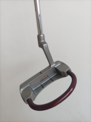 Wilson Staff Arch-I3 putter, levý